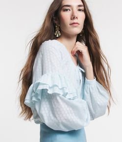 Blusa Manga Longa em Voal com Babados e Amarração no Decote