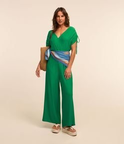 Macacão Pantalona em Crepe com Detalhes Franzidos e Cinto Corda