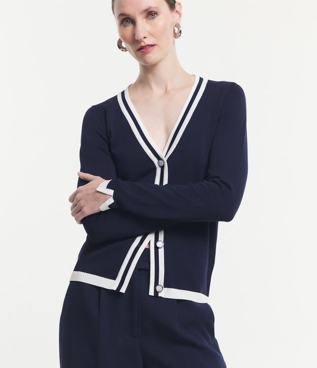 Cardigan em Viscose com Detalhe Contrastante e Botões