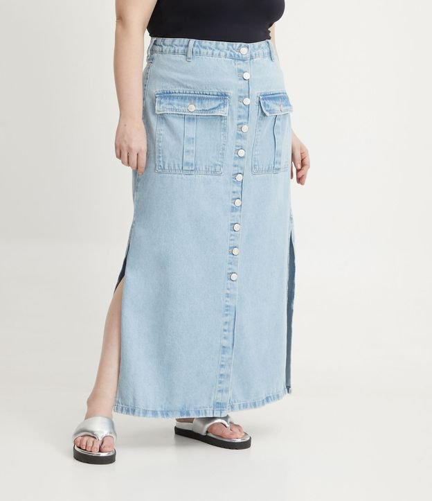 Saia Midi Jeans com Abotoamento Frontal e Bolsos Grandes Curve & Plus Size Azul 2