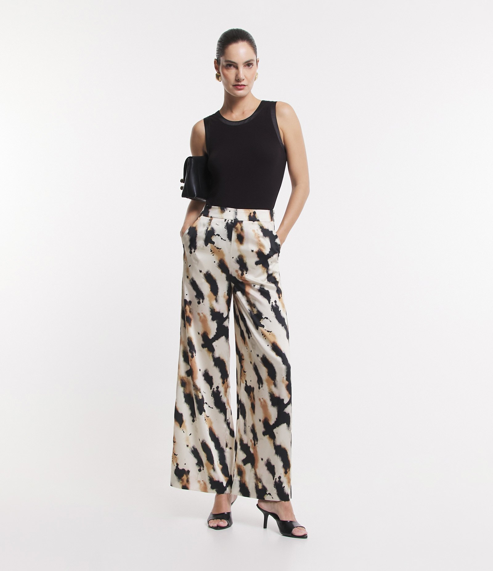 Calça Pantalona em Tecido Acetinado com Cós Alfaiatado Off White/ Preto/ Bege 1
