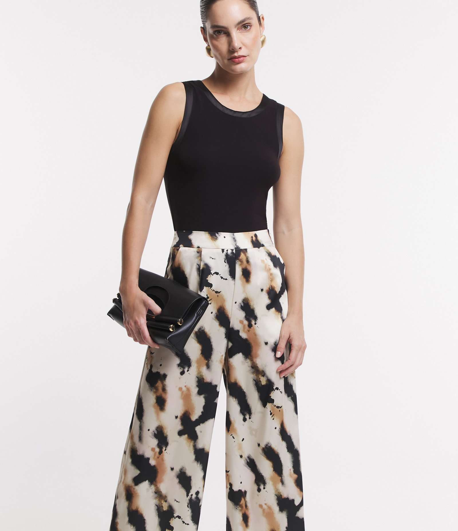 Calça Pantalona em Tecido Acetinado com Cós Alfaiatado Off White/ Preto/ Bege 2