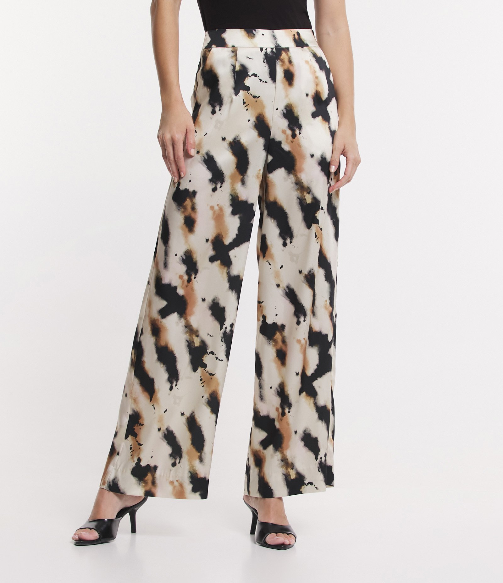 Calça Pantalona em Tecido Acetinado com Cós Alfaiatado Off White/ Preto/ Bege 3