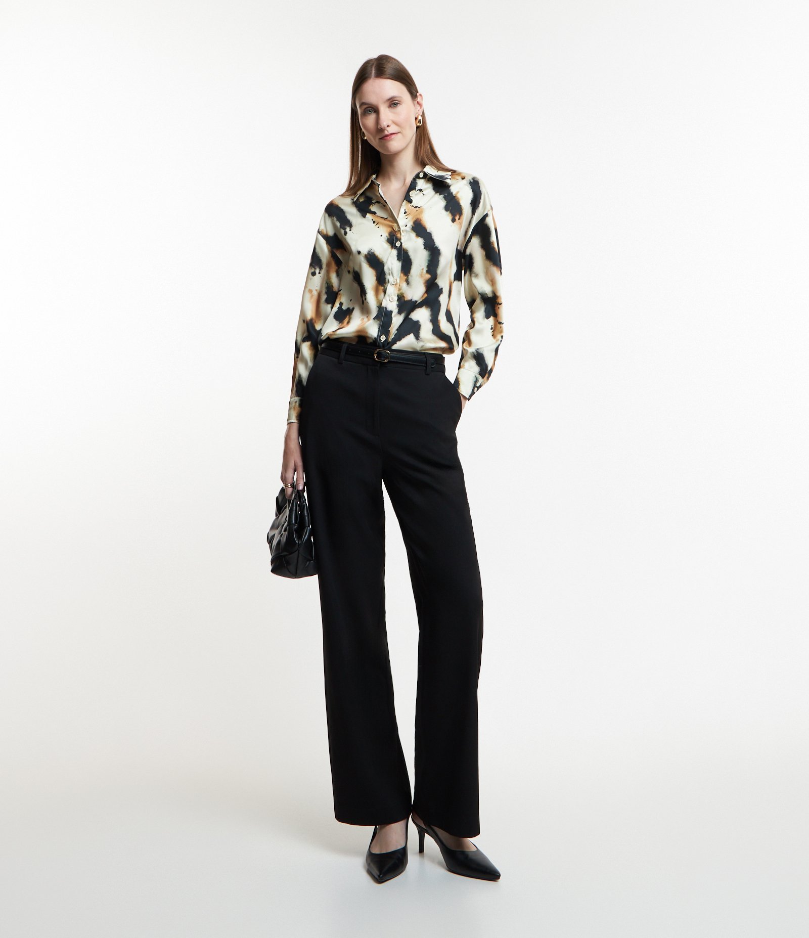 Camisa Acetinada com Estampa Abstrata Manchada Off White 2