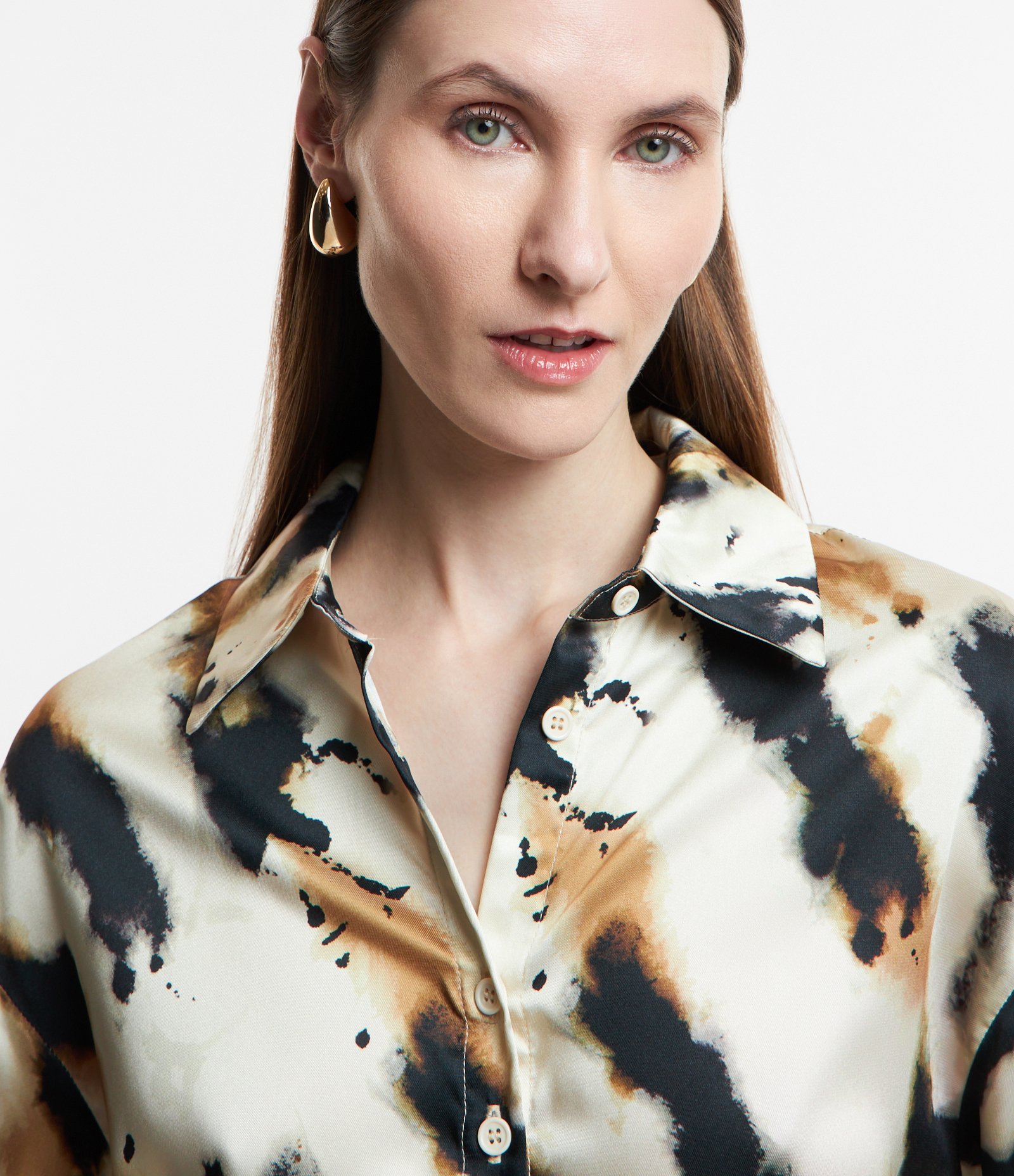 Camisa Acetinada com Estampa Abstrata Manchada Off White 3