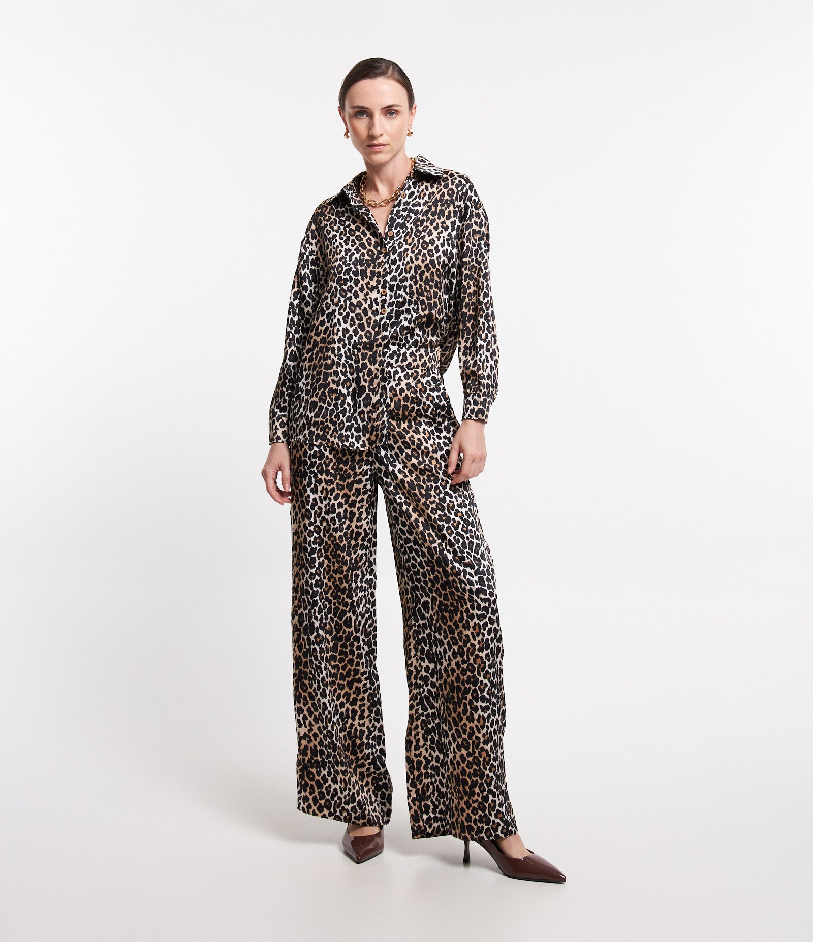 Camisa Acetinada com Estampa Animal Print Marrom 2
