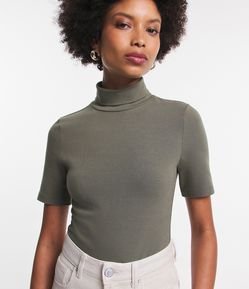 Blusa Manga Curta em Meia Malha com Gola Alta