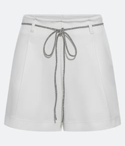 Short Curto em Crepe com Pregas e Passantes com Cintinho de Strass