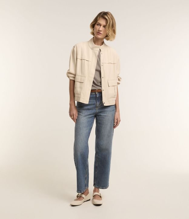 Jaqueta Bomber em Viscose com Bolsos Lapela e Pespontos Contrastantes