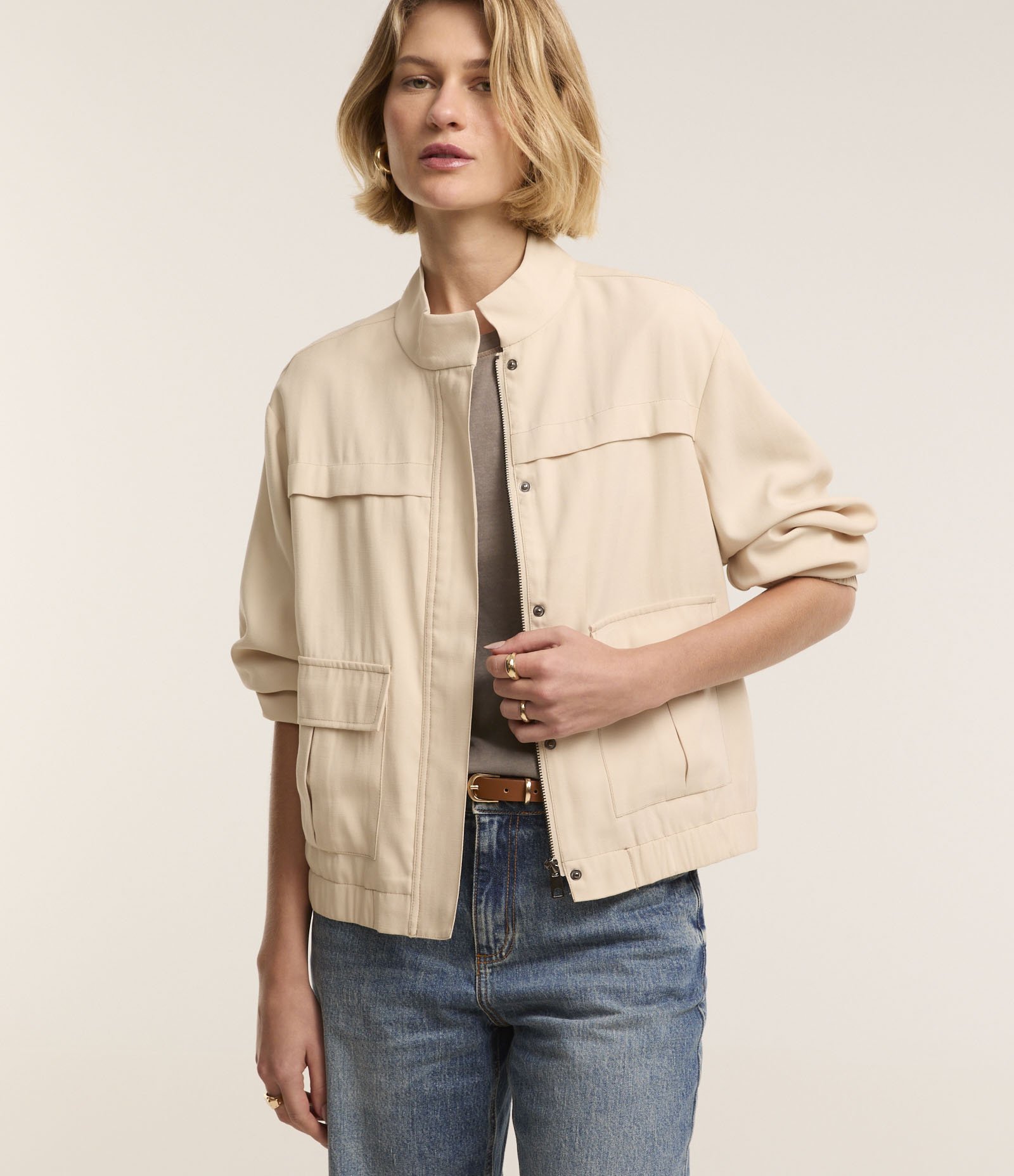 Jaqueta Bomber em Viscose com Bolsos Lapela e Pespontos Contrastantes Off White 1