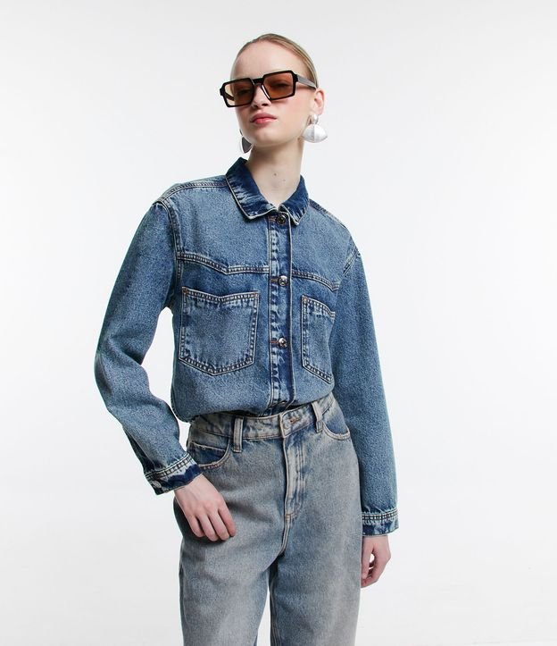 Camisa Cropped Jeans com Bolsos Grandes e Botões Azul 1