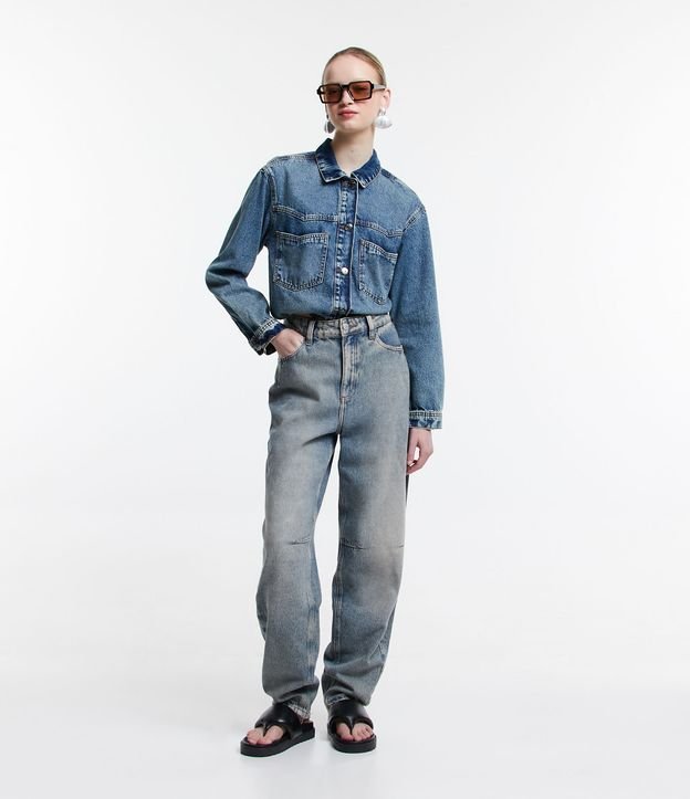 Camisa Cropped Jeans com Bolsos Grandes e Botões Azul 2