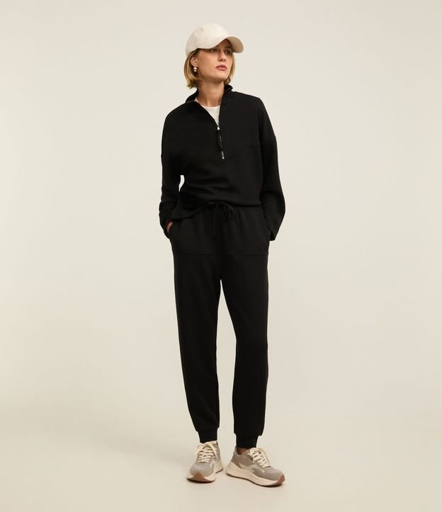 Calça Jogger Moletom com Amarração no Cós e Bolsos