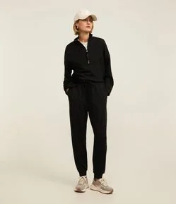 Calça Jogger Moletom com Amarração no Cós e Bolsos