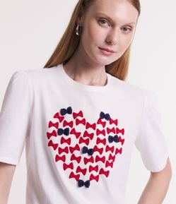 Blusa Manga Curta em Meia Malha com Coração de Laços