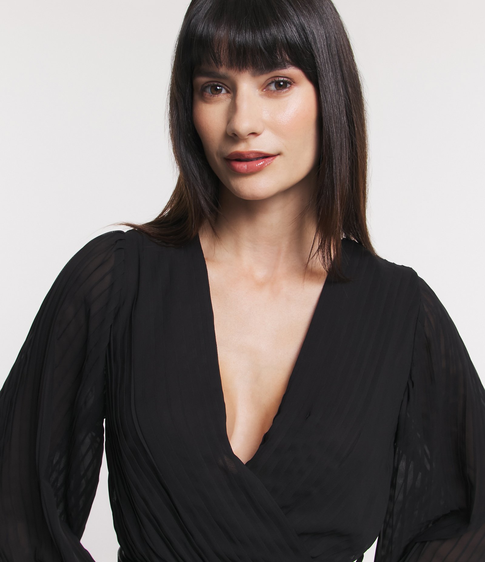 Vestido Midi em Chiffon com Decote Transpassado e Cinto Preto 5