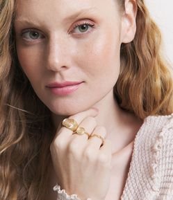 Kit 03 Anéis em Metal com Diferentes Detalhes