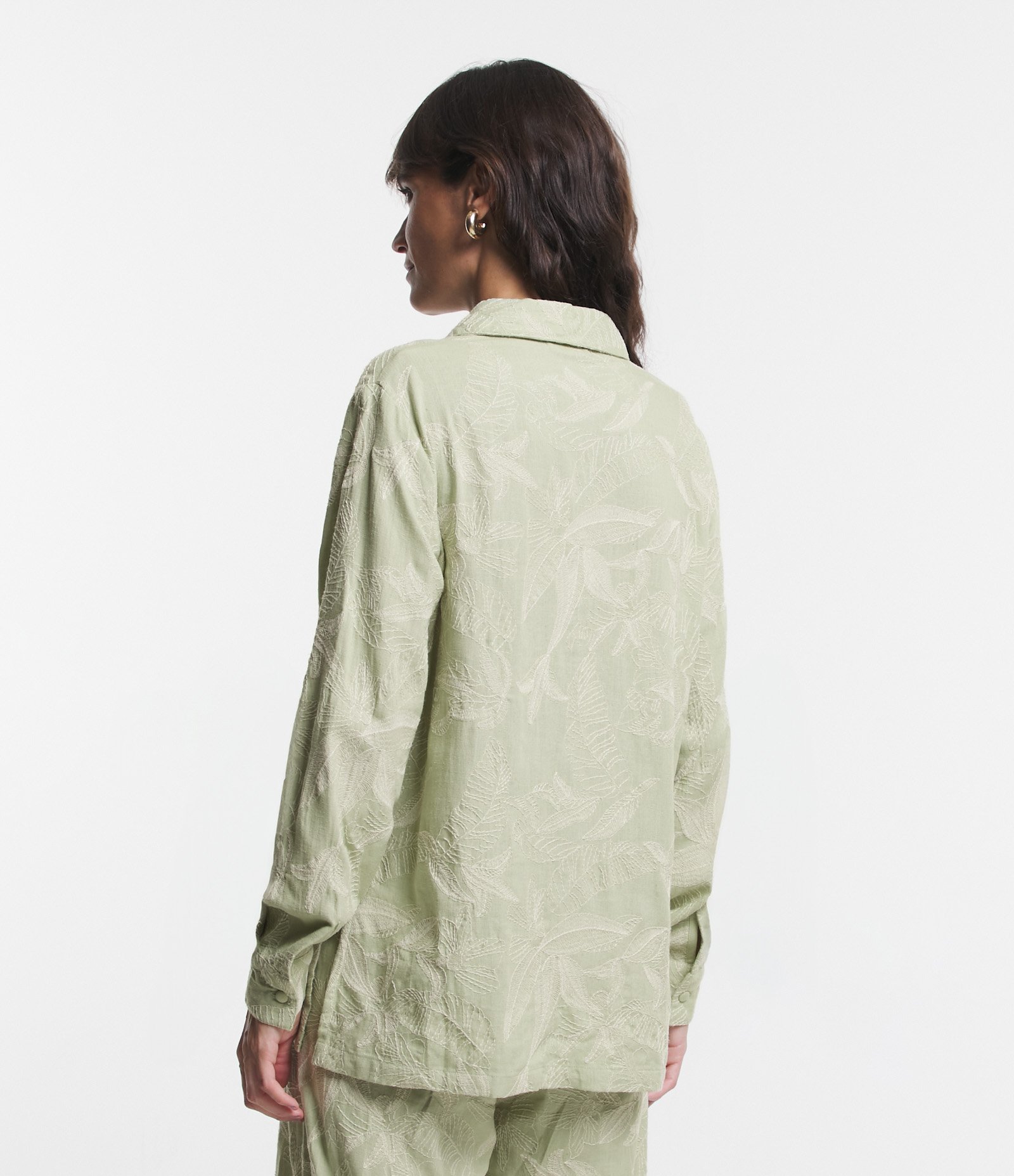 Camisa em Viscolinho com Bordado Folhagens Verde 5