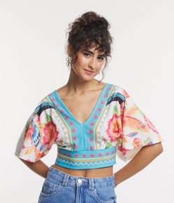 Blusa Cropped em Ribana Texturizada com Estampa Floral com Corações
