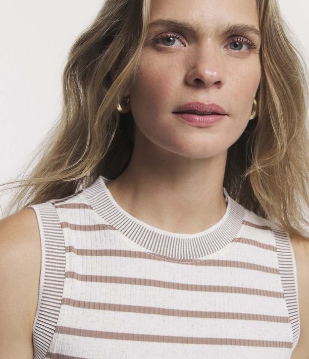 Blusa Sem Manga em Ribana Listrada com Gola Redonda Off White/Marrom Caramelo 4
