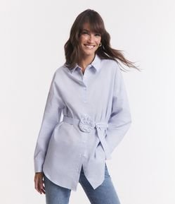 Camisa Alongada em Tricoline Listrada com Cinto de Flor Jabô