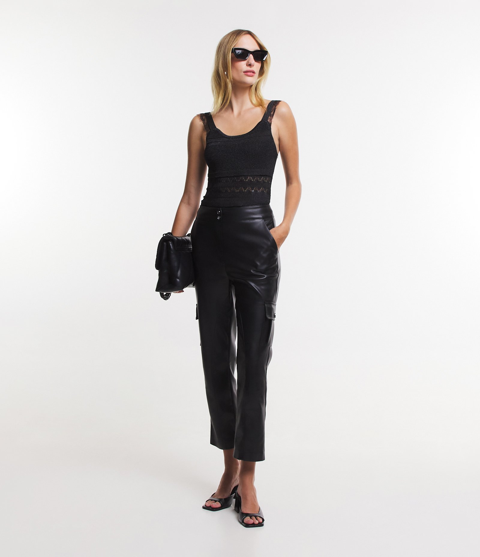 Blusa de Alça em Viscose com Detalhes Rendados Cinza 2