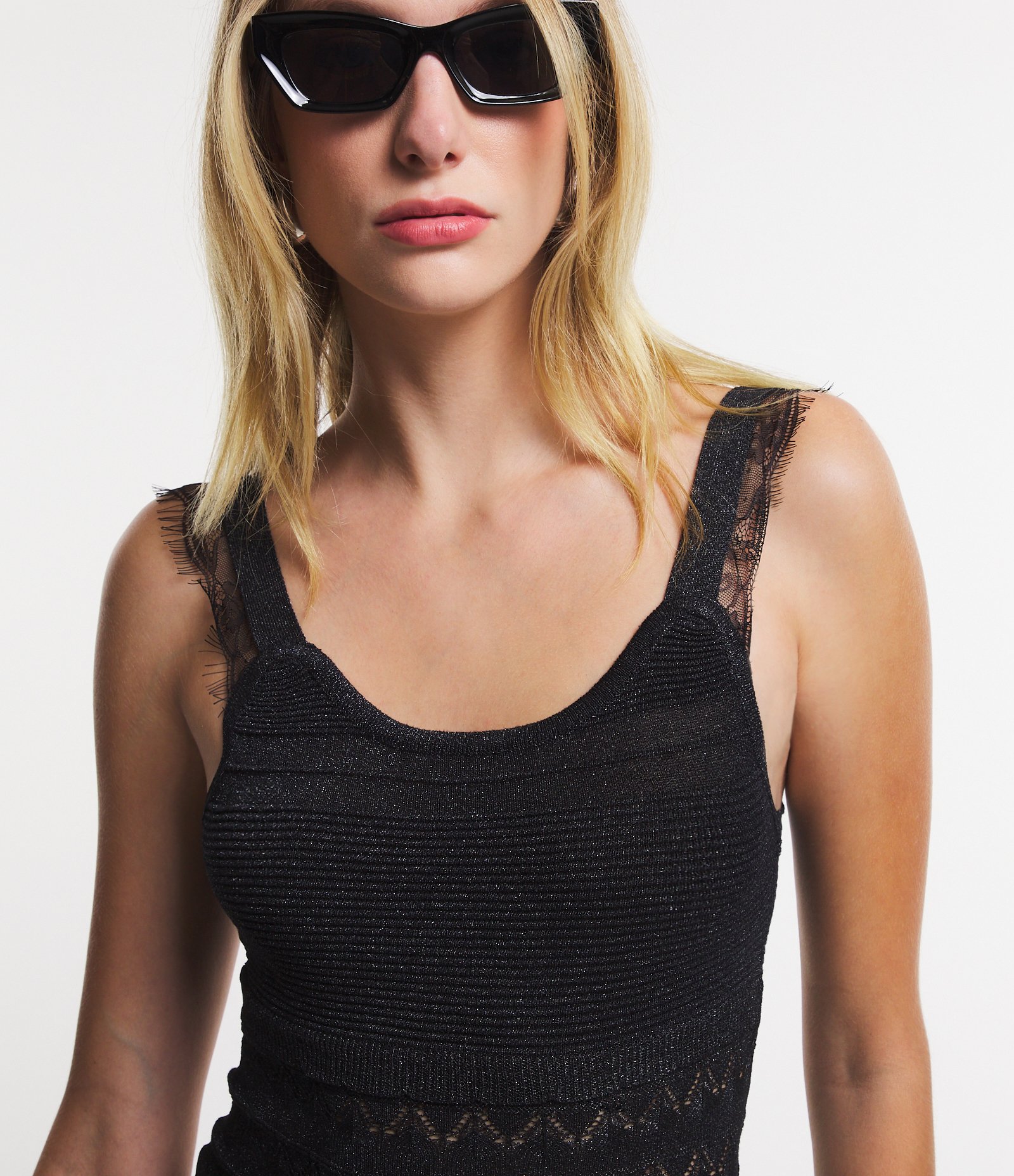 Blusa de Alça em Viscose com Detalhes Rendados Cinza 3