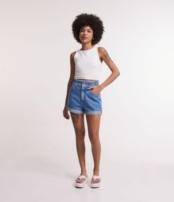 Short Mom Jeans com Elástico no Cós e Botões