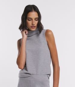 Blusa sem Manga em Tricô com Gola Alta