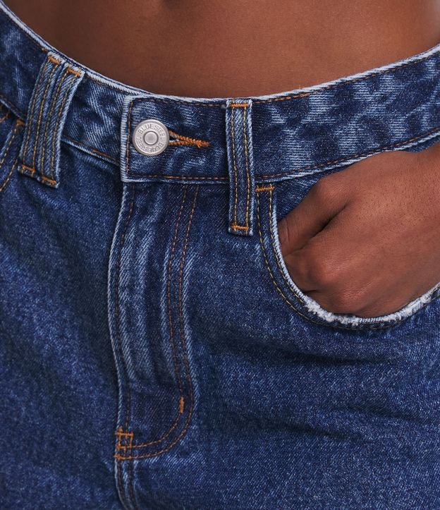Short Cintura Alta em Jeans com Barra Desfiada Azul 4