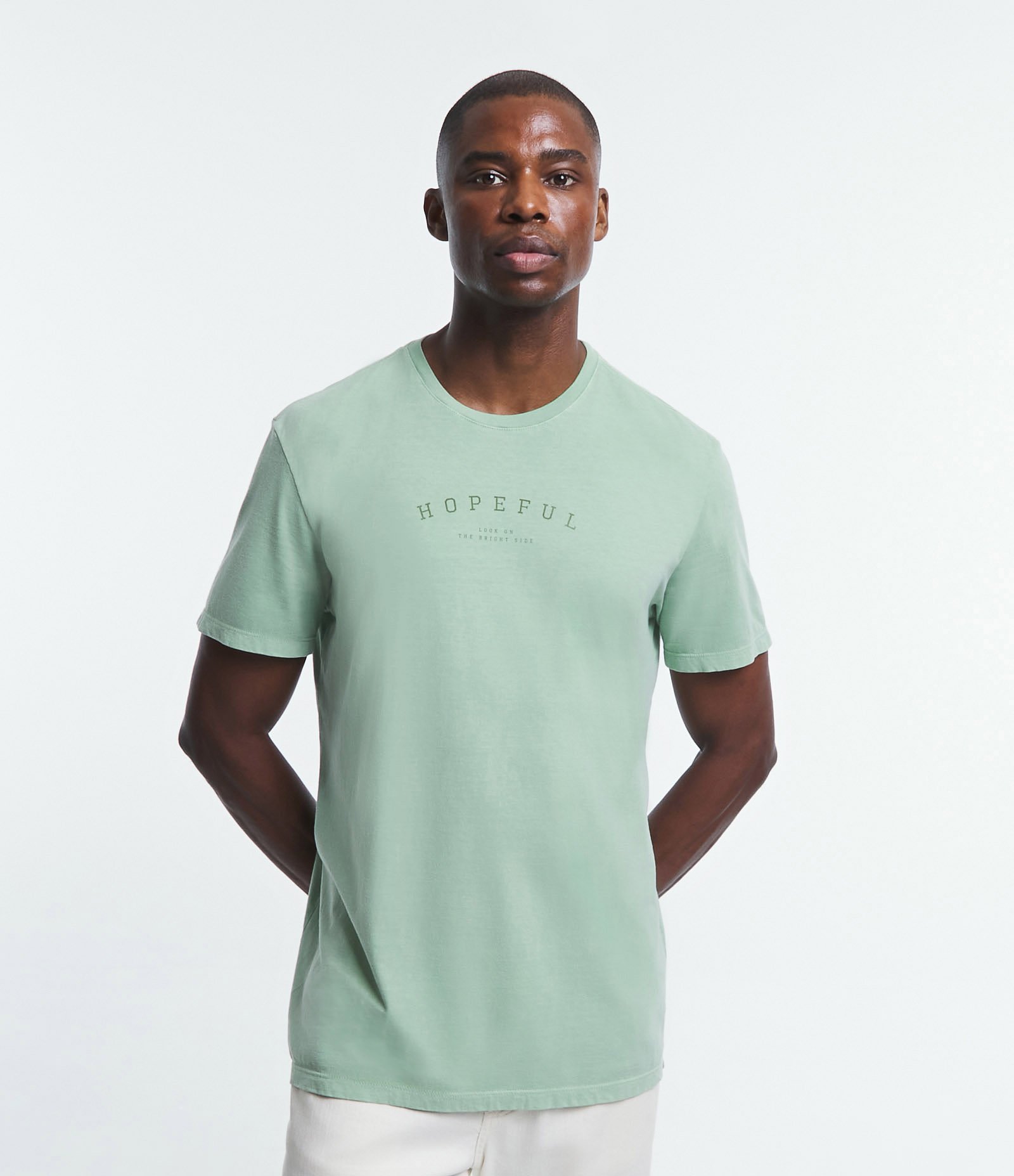 Camiseta Comfort em Meia Malha com Lettering Hopeful Verde Claro 1