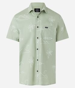 Camisa Comfort em Algodão com Estampa Tropical Minimalista e Bolso