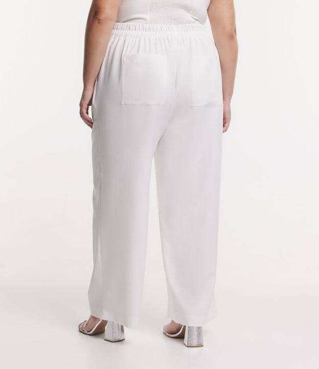 Calça Pantalona Alfaiatada com Detalhe em Corrente no Cós Curve & Plus Size Branco 3