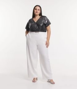 Calça Pantalona Alfaiatada com Detalhe em Corrente no Cós Curve & Plus Size