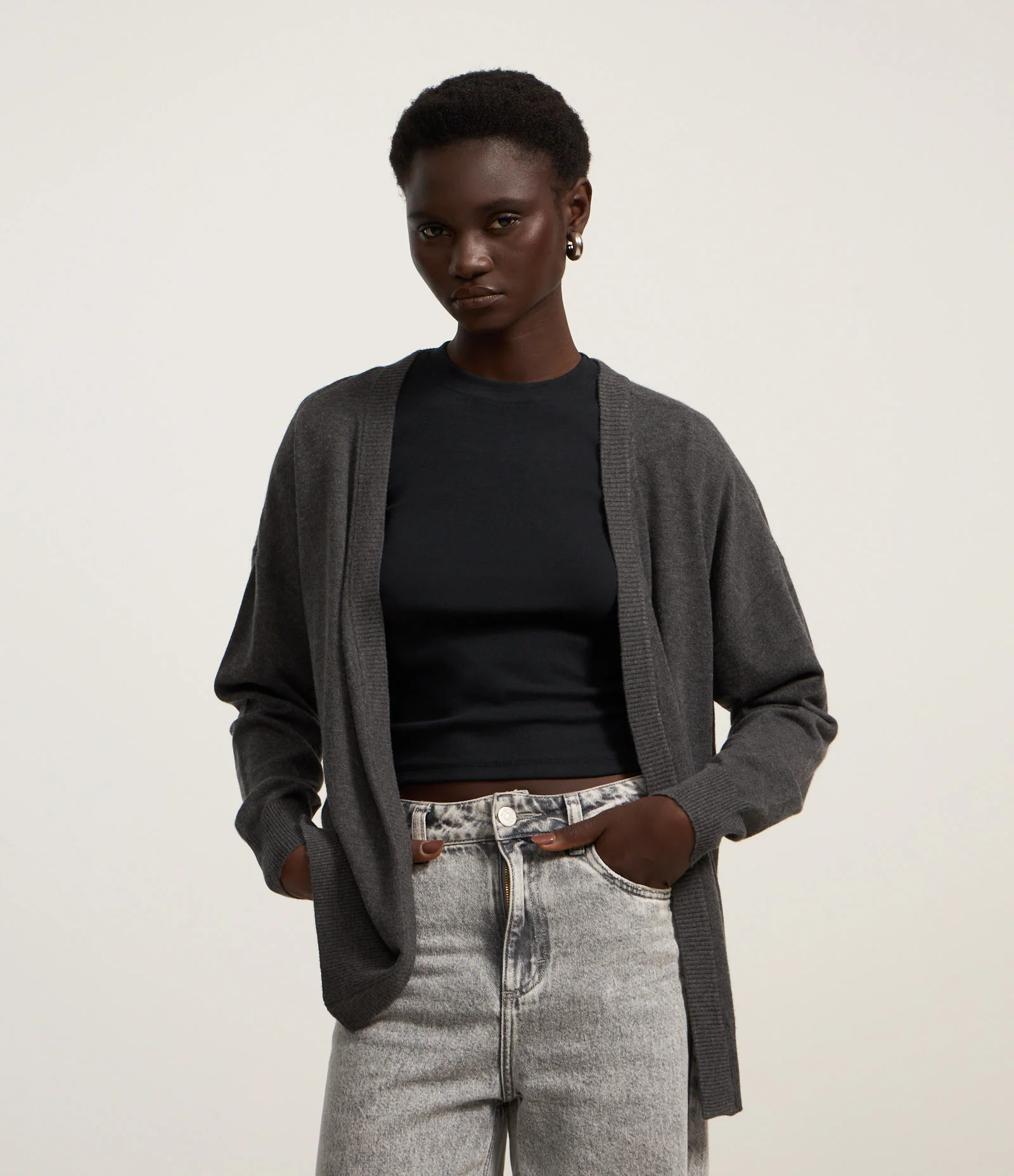 Cardigan Básico em Tricô Leve Cinza 1