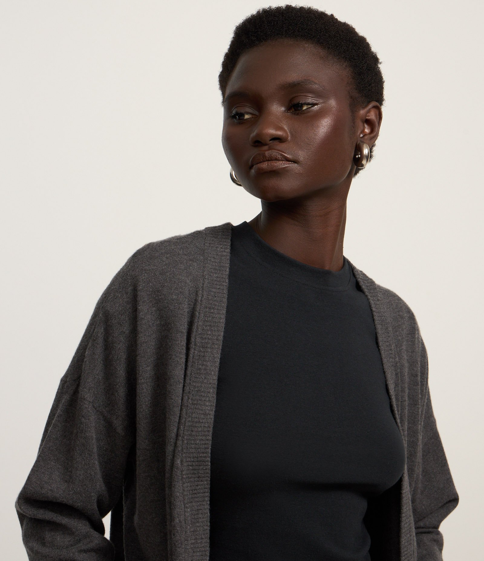 Cardigan Básico em Tricô Leve Cinza 3