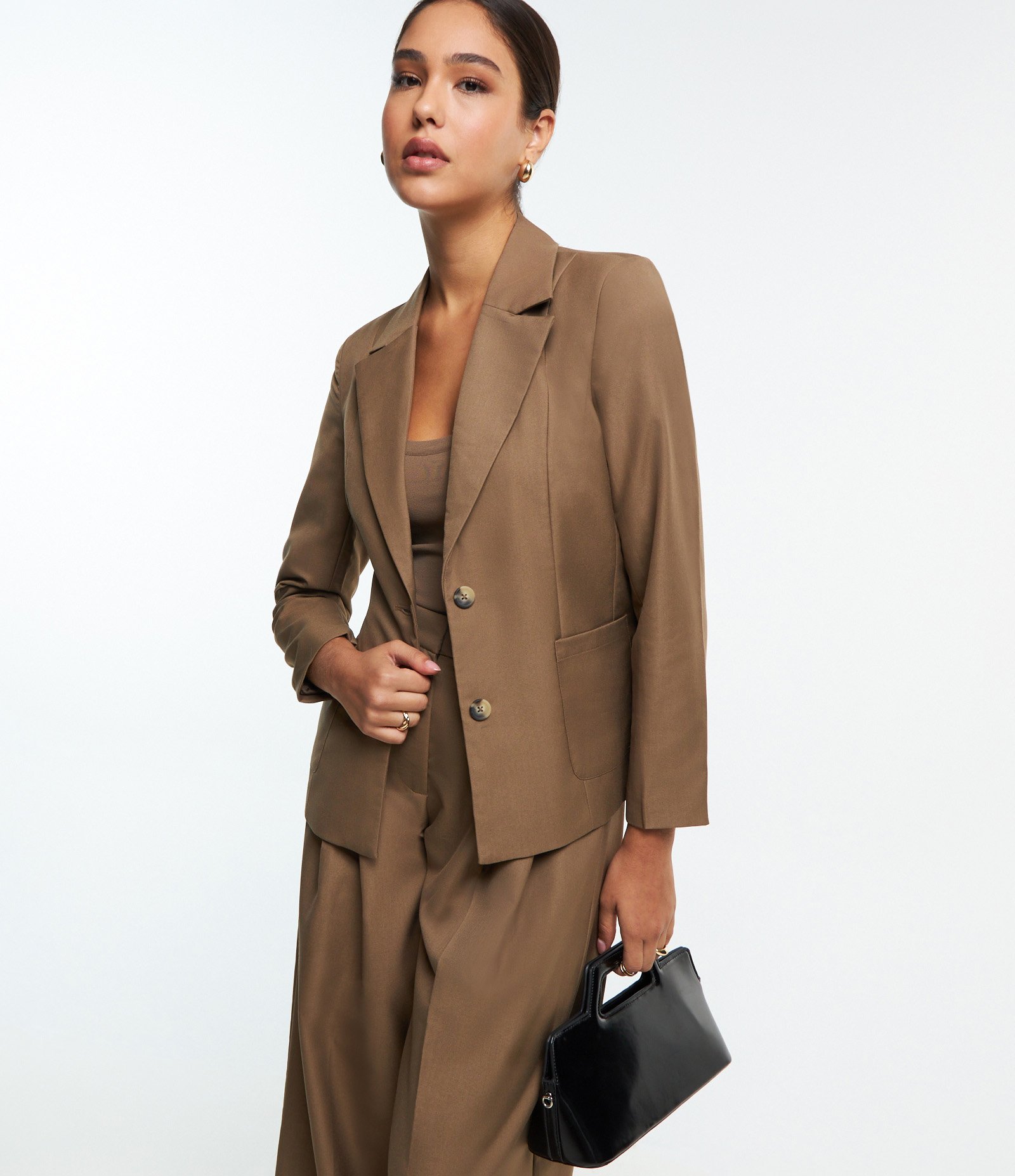 Blazer Alfaiatado com Abotoamento Simples e Bolsos Frontais Bege 1