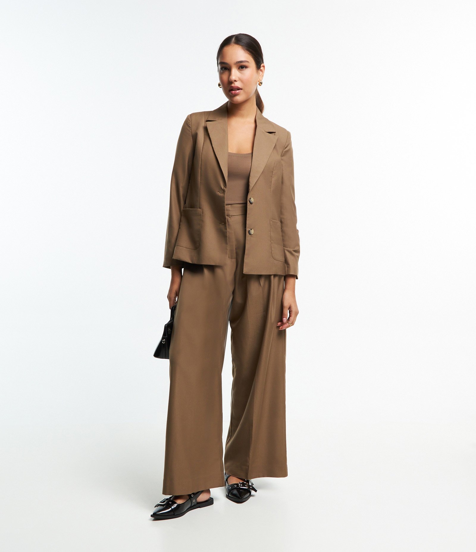 Blazer Alfaiatado com Abotoamento Simples e Bolsos Frontais Bege 2