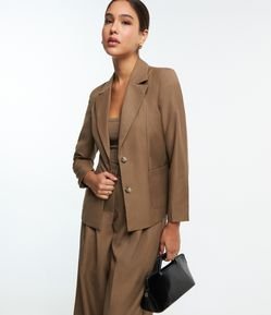 Blazer Alfaiatado com Abotoamento Simples e Bolsos Frontais