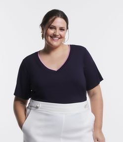 Blusa em Viscocrepe com Gola V e Detalhe Viés Contrastante