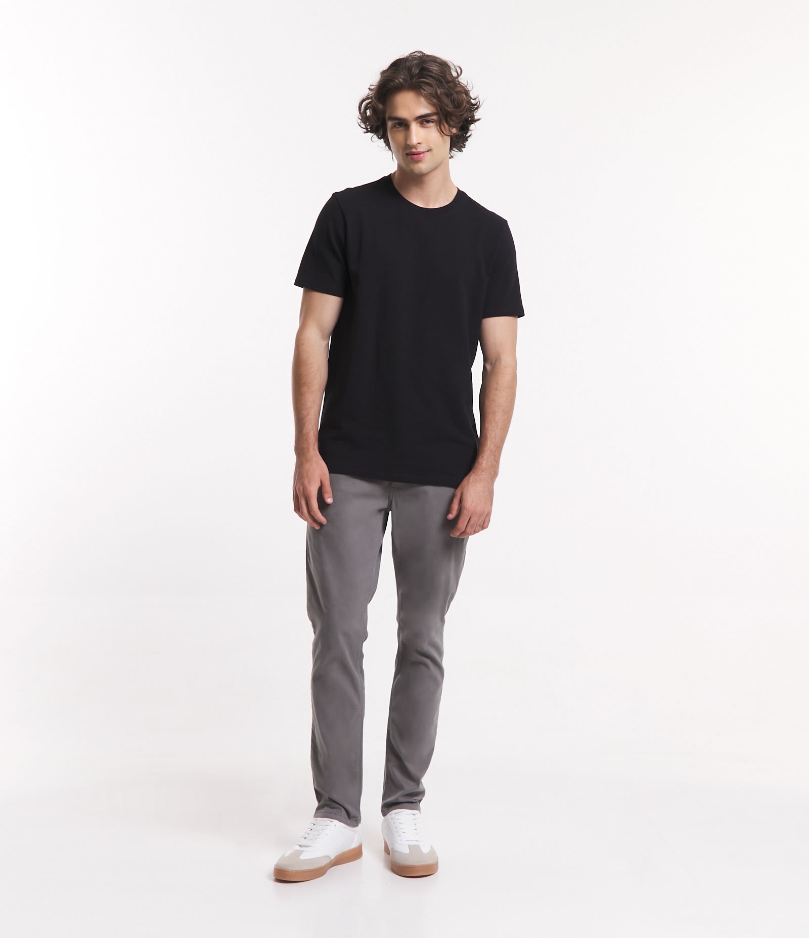 Camiseta Regular em Ana Ruga com Textura e Manga Curta Preto 2