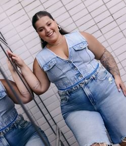 Colete Cropped Jeans com Barra a Fio Curve & Plus Size