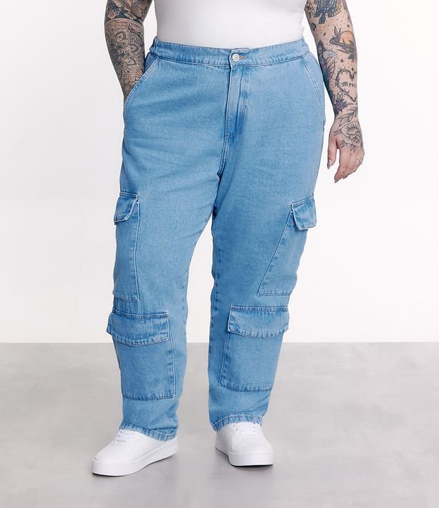 Calça Cargo em Jeans com Bolsos Laterais Curve & Plus Size Azul 2