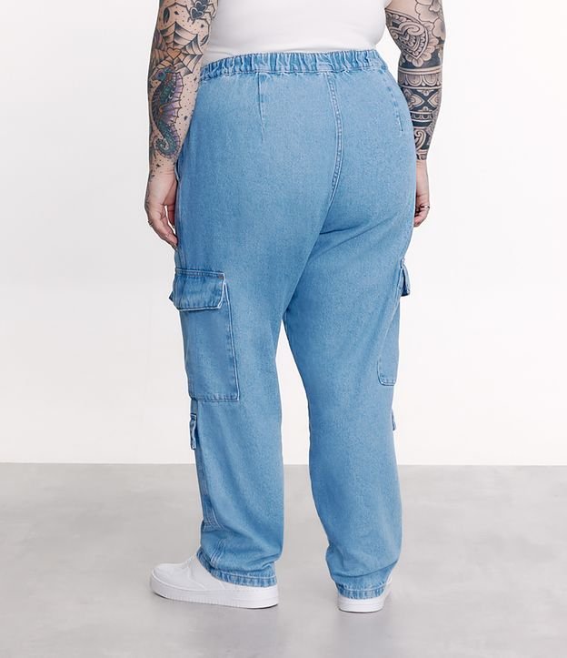 Calça Cargo em Jeans com Bolsos Laterais Curve & Plus Size Azul 4