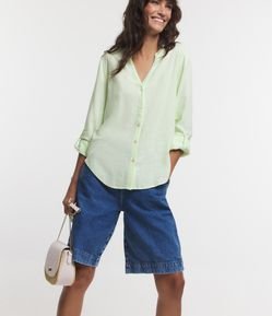 Camisa em Viscolinho com Abotoamento Frontal