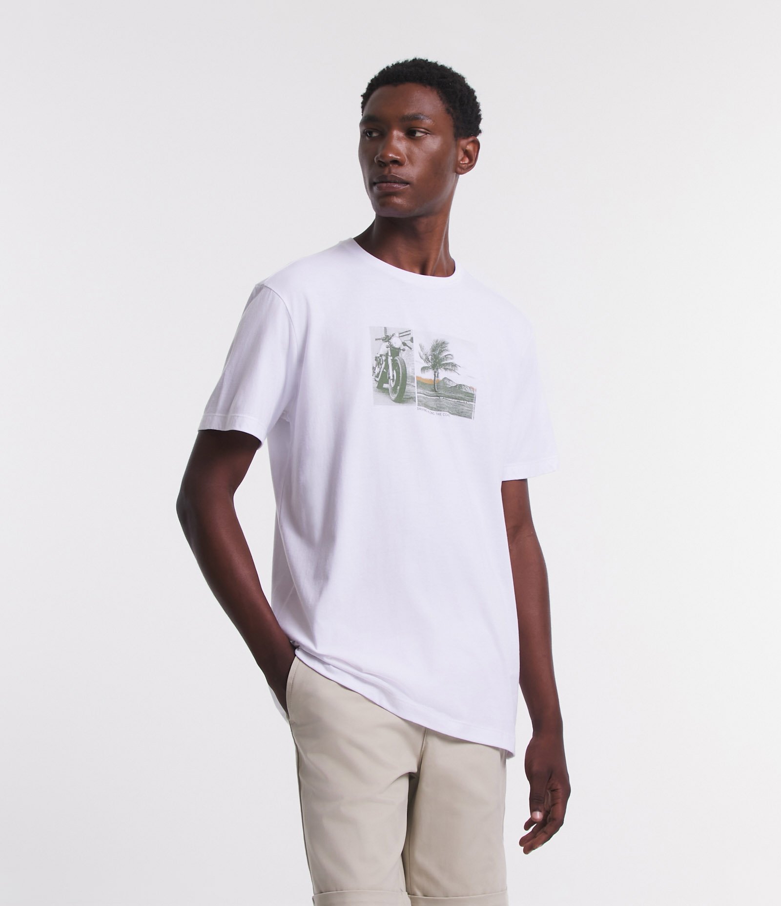 Camiseta Comfort em Algodão com Estampa Moto e Paisagem Branco 3