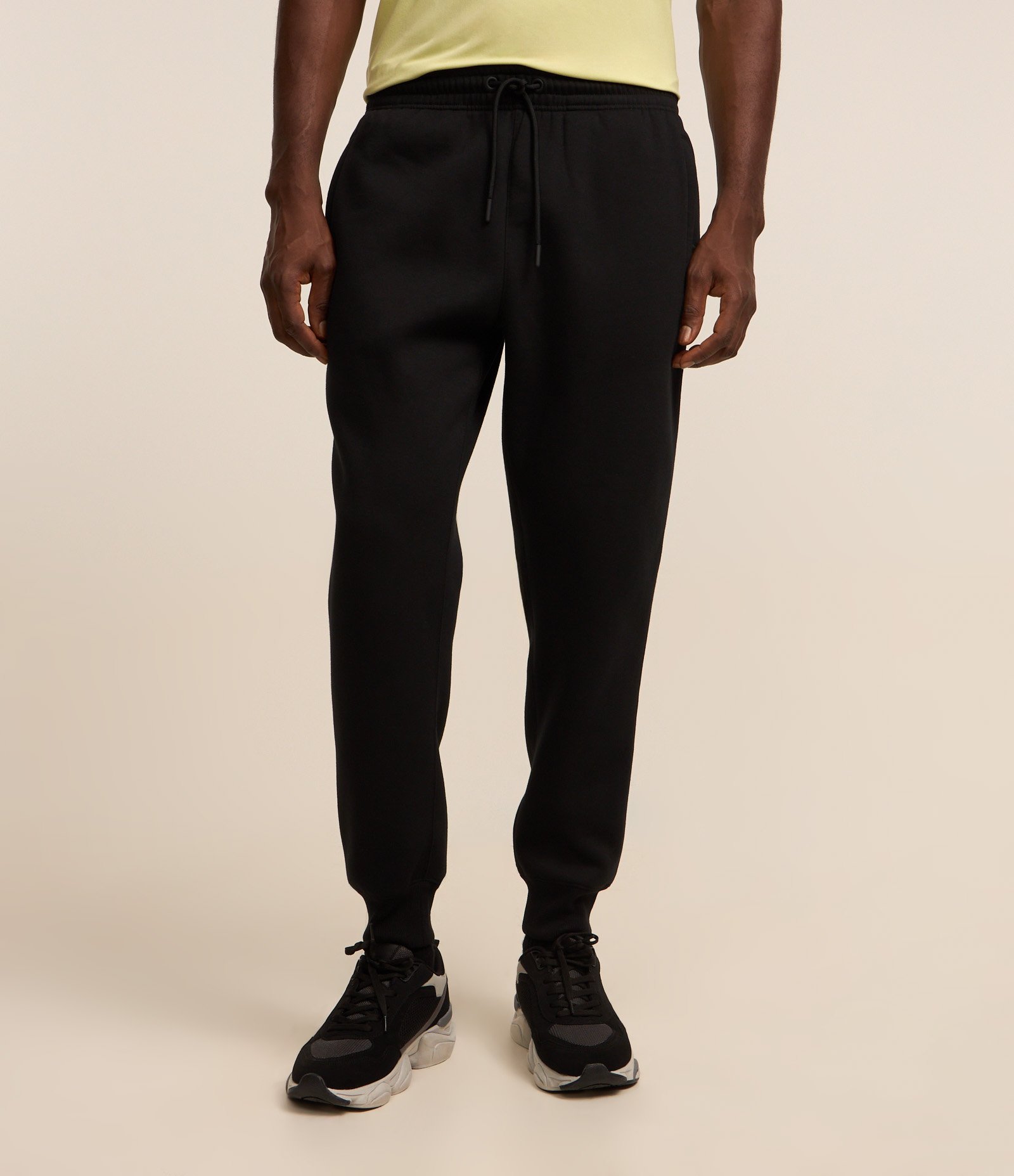 Calça Esportiva Básica em Moletom com Forro Preto 2