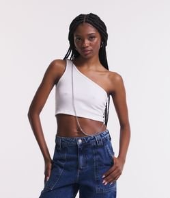 Blusa Cropped Canelada com Um Ombro Só e Correntinha Pendurada