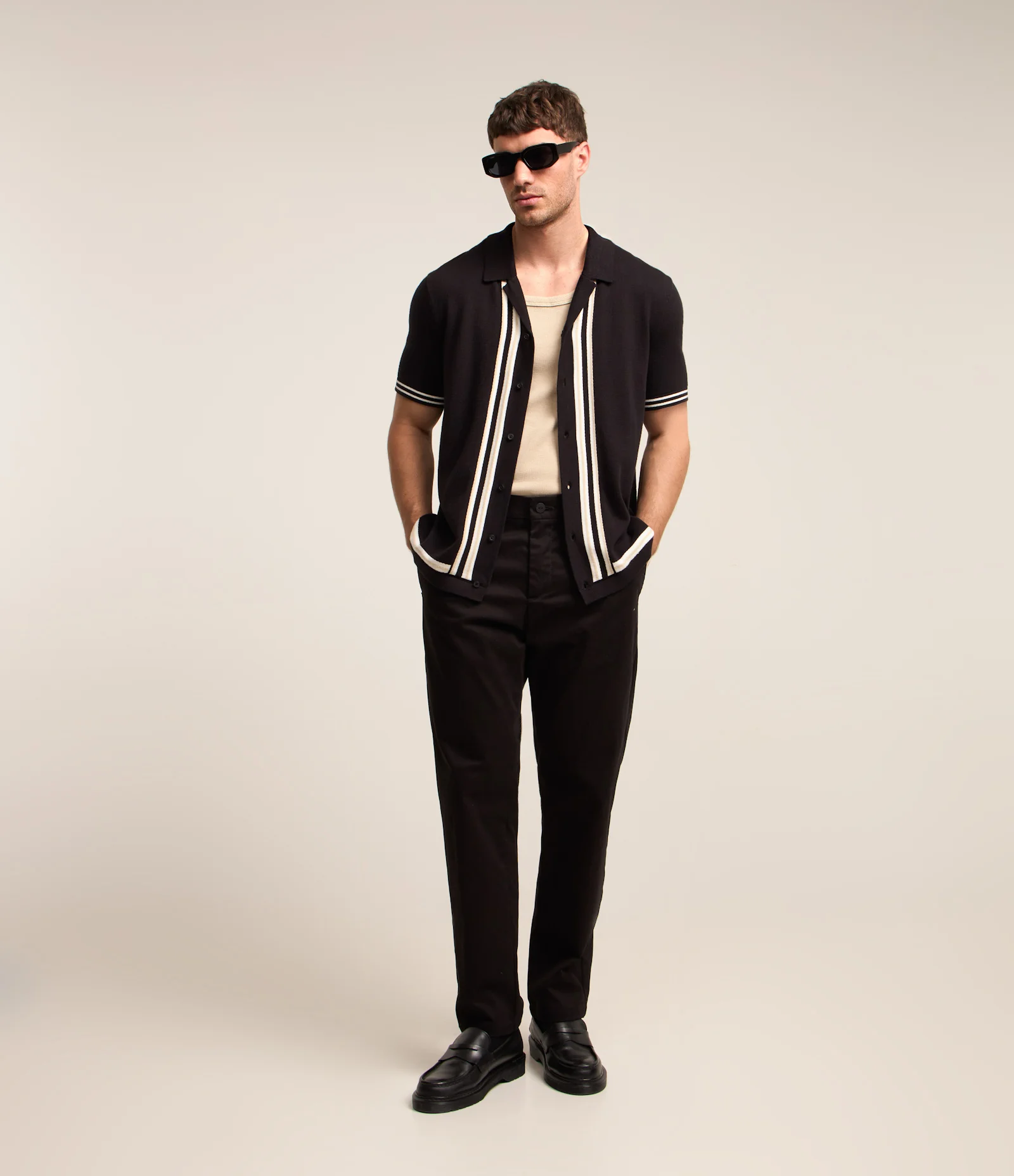 Calça Reta Básica em Sarja com Elastano 1