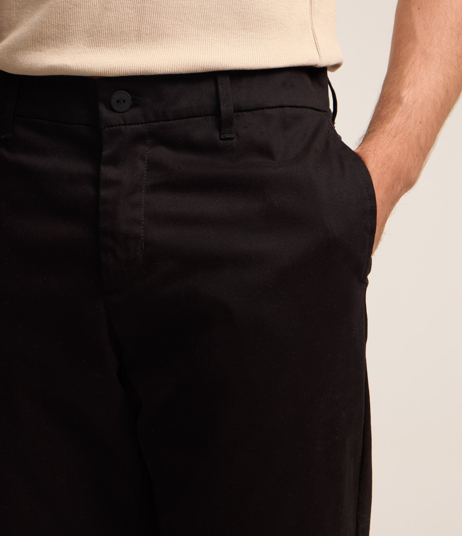 Calça Reta Básica em Sarja com Elastano 3